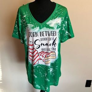 LITTLE DEBBIE CHRISTMAS TREE CAKE -Torn Between Looking Like a Snack&Eating One